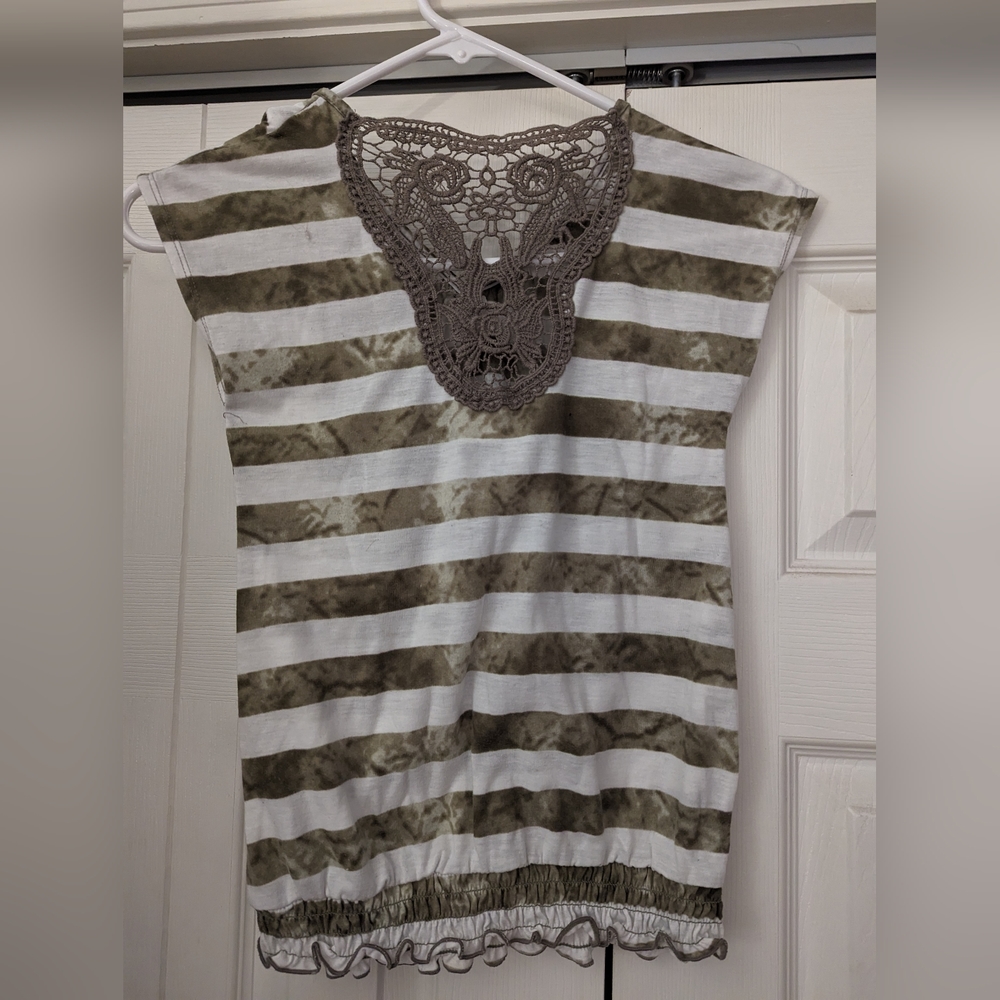 Girls size M Bongo shirt